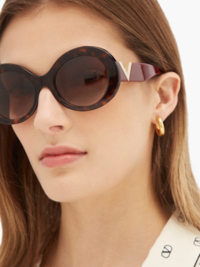 valentino - v-logo tortoiseshell round acetate sunglasses - look