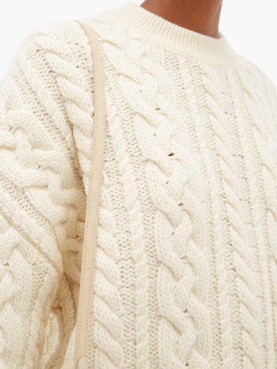 ami - cable-knit wool aran sweater - look