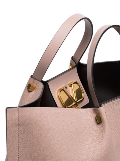 valentino - vlogo escape shopper tote - look