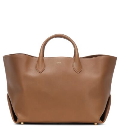 khaite - amelia medium leather tote - caramel